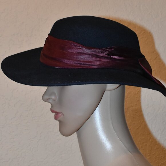 Vintage Black Hat with Burgundy ribbon 100% wool from England - Picture 2 of 3